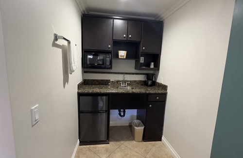 Glendora Hotel | Garden Inn & Suites