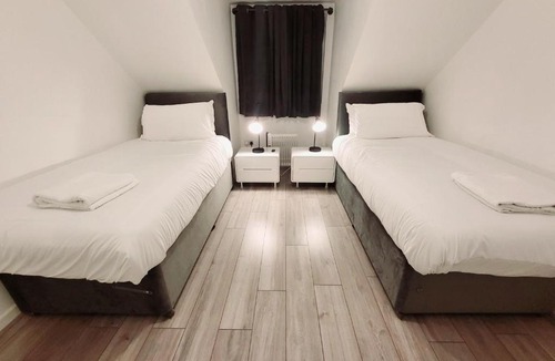 Plumstead Apartment | Garland Modern 2 Bedroom Apartment With Parking London