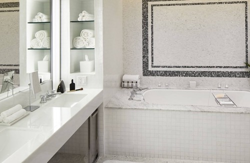 Norma Triangle Hotel | Gate One Bedroom Suite at The London West Hollywood, Free Breakfast