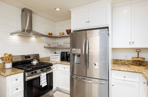 Little Armenia House | Gated 2BD - AC - Family Friendly