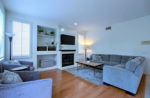 Tustin House | Gated 3BR 2.5BTH w/Pool and Spa in Tustin