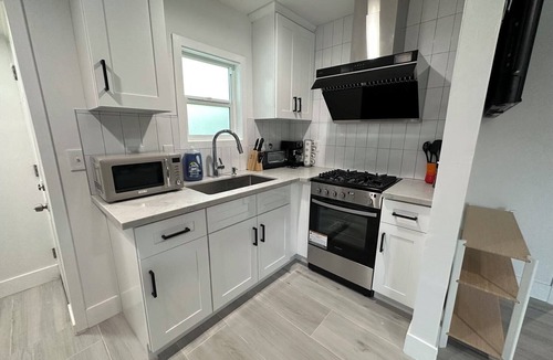 Baldwin Park House | Gated & Morden 1bed1bath house in Baldwin Park with WiFi and AC
