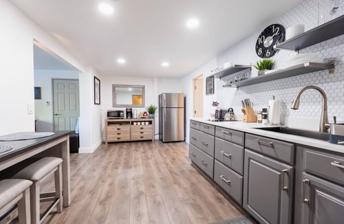 La Sierra Apartment | Gated Suite - King Bed, Cozy, Quiet, Kitchen, Pool