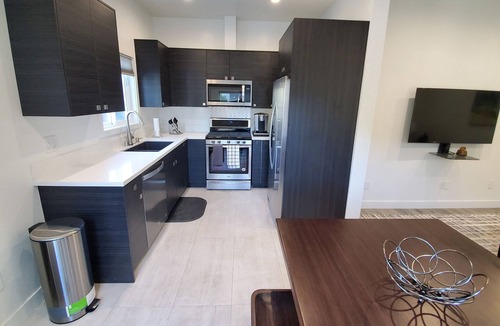 Reseda Apartment | Gated1BD/1BTH Unit/Queen Bed/Queen Sofa Bed/Parking/EV Charger