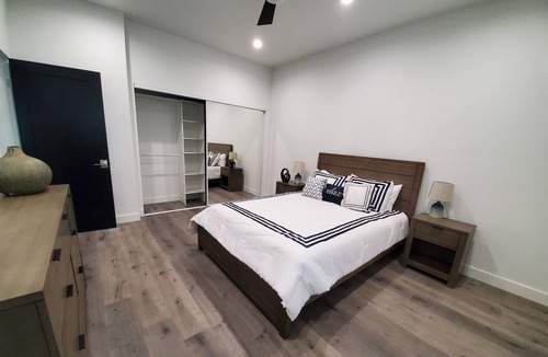 Reseda Apartment | Gated1BD/1BTH Unit/Queen Bed/Queen Sofa Bed/Parking/EV Charger