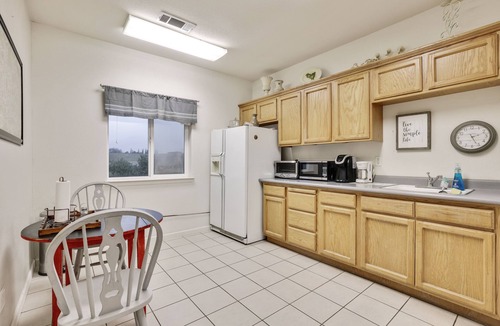 Springville Apartment | Gateway to Sequoia National Park, Golf, Springville