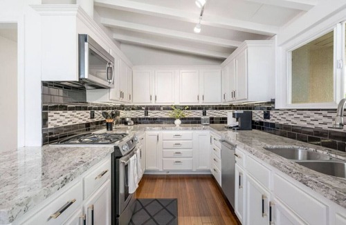 Sherwood Forest and Thistle Development House | Gather the avengers! 4 Bedroom Home + Hot Tub