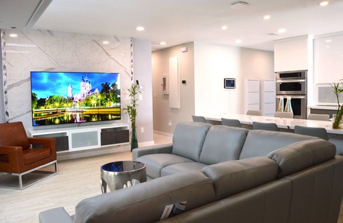 Oceanside House | GemCoastalHome,Grill,ModernAmenities,Fireplace,HotTub,EVChargerLegoland,Safari