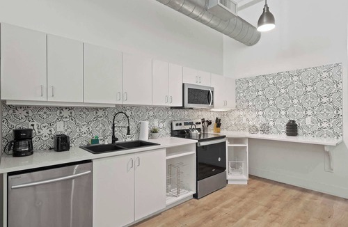 East Village Apartment | Georgeous APT Full Kitchen Netflix + Prime Spot