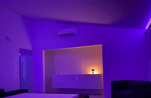 Landers House | Giant House Summary: