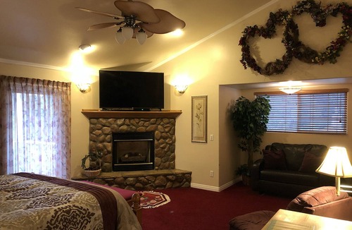 Running Springs House | Giant Oaks Lodge - 2 Bed Spa Lodge 110