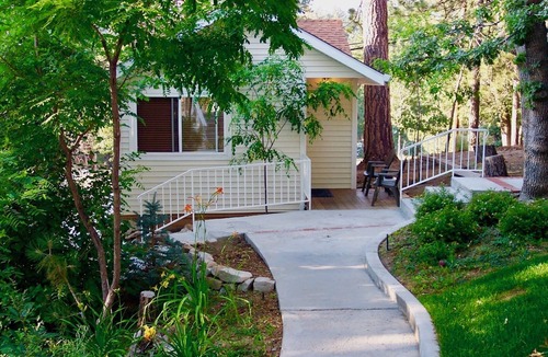 Running Springs Cabin | Giant Oaks Lodge - 3 Bed Studio Spa Cabin 112