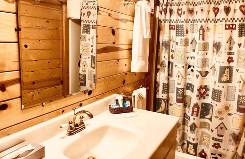Running Springs Hotel | Giant Oaks Lodge