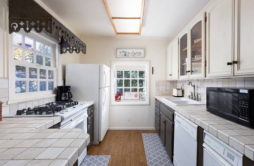 Twin Peaks House | Gingerbread Gardens - Relax|Inspire|Create|Privacy
