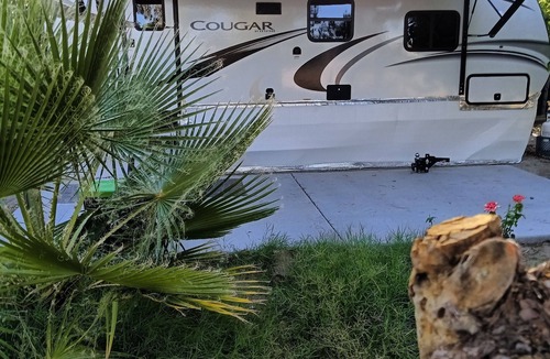 Mojave Desert House | Glamorous camping in a beautiful like new 24' Cougar near Death Valley.