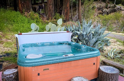 Garberville RV Rental | Glamping in the Redwoods, with a hot tub! The Orchard