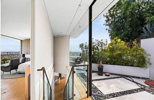 Hollywood Hills West House | Glass Horizon - Exclusive Architectural Gem Overlooking LA’s Skyline