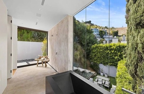 Hollywood Hills West House | Glass Horizon - Exclusive Architectural Gem Overlooking LA’s Skyline