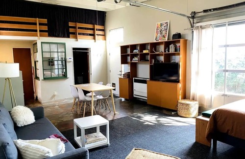 Atwater Village Apartment | Glassell Park Studio with gardennn