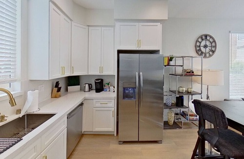 Glendale House | GLENDALE GEM: MODERN 2BR HOUSE BUILT in 2024 w/GARAGE & PRIVATE PATIO p77