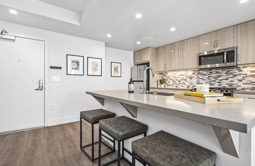 Irvine Business Complex Apartment | Global Luxury Suites Irvine