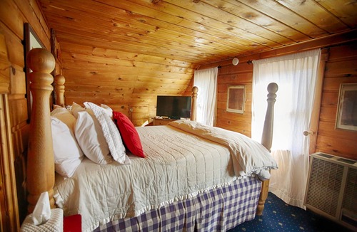 Big Bear City Bed & Breakfast | Gold Mountain Manor Bed and Breakfast
