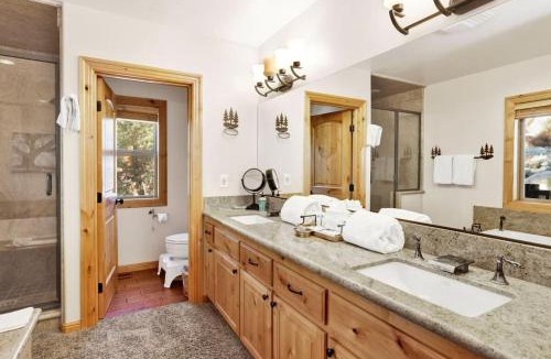 Eagle Mountain Estates House | Gold Rush Lodge Big Bear~Hot Tub~ Games~