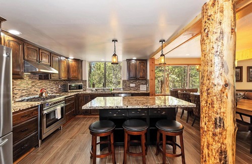 Eagle Mountain Estates Cabin | Gold Rush Lodge: Exceptional Location in Big Bear's Eagle Mountain Estates! Luxury 5 En Suite Bedrooms! EV Charger! Pet Friendly!