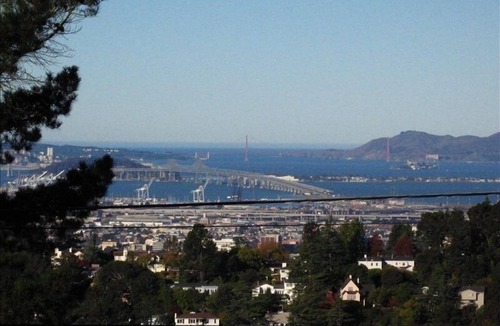 Shepherd Canyon House | Golden Gate Bridge View from Light, Bright Oakland Hills/Montclair Home