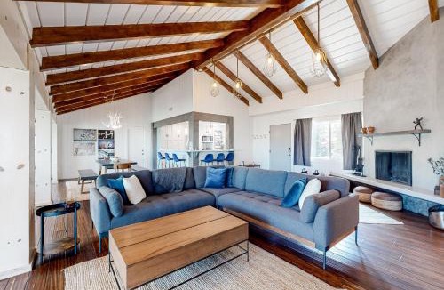 Idyllwild House | Golden Leaf Charmer