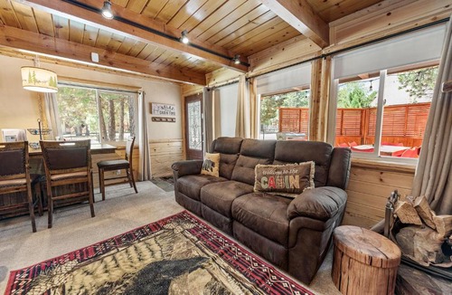 Woodlands House | Goldies Getaway - Beautiful modern cabin with Hot Tub! Game Room with Foosball and Ping Pong Table!