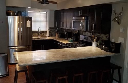 Lakeside Park House | Gondola Lodge Main House Downstairs 3br+full kitchen+game room, spa, Pool Table