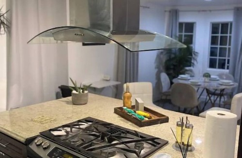 South Gate House | Gorgeous 2 bedroom 2 bath Near SoFI