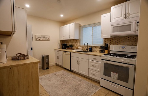West Hills House | Gorgeous 2BD/2B with amazing outdoor experience