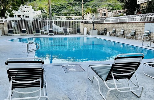 Canyon Country Condo | Gorgeous 3 Bedroom Condo