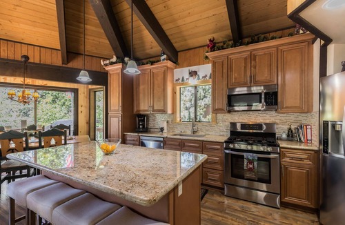 Boulder Bay House | Gorgeous 9 person Lakehouse. Stunning Lake Views from Every Room! Boat Dock~ EV