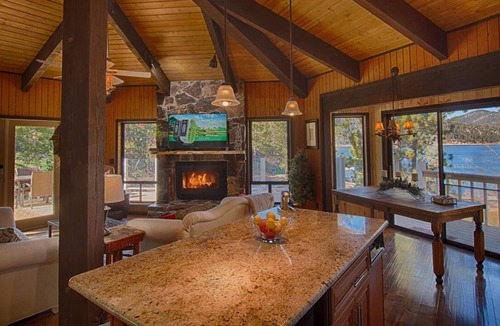 Boulder Bay House | Gorgeous 9 person Lakehouse. Stunning Lake Views from Every Room! Boat Dock~ EV