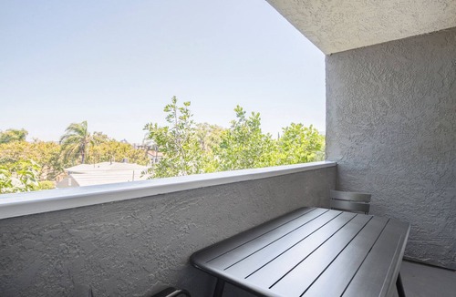Beverly Grove Apartment | Gorgeous Beverly Grove 1BR w/Gym, near Melrose by Blueground