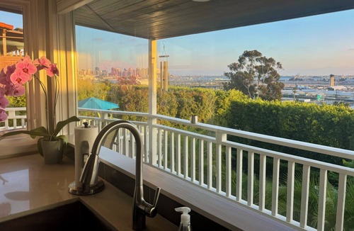 Mission Hills House | Gorgeous City & Bay Views - Minutes to Downtown