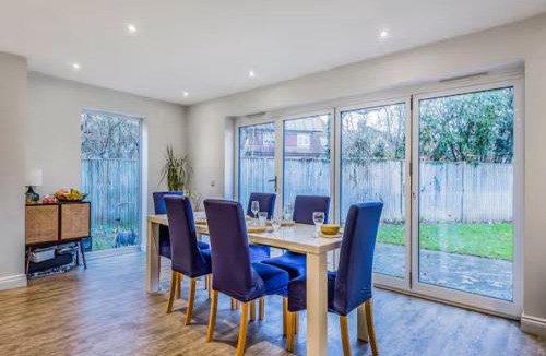 Chichester House | Gorgeous Family Home with Garden - Pass the Keys