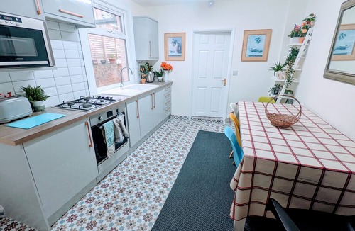 Stoke Newington House | Gorgeous great 5 bed 2 bath family home with garden in trendy area