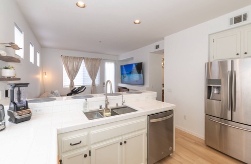 Ventura House | Gorgeous Home 2 Miles to Beaches Old Town Ventura