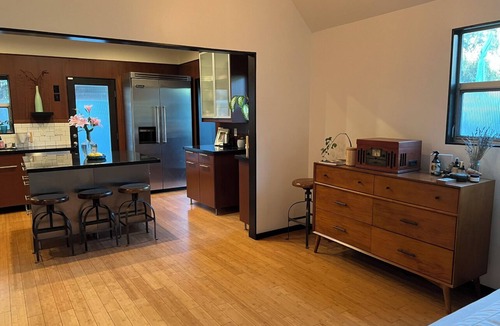 Sunset Junction House | Gorgeous LA Craftsman in Silverlake with outdoor shower and fire pit
