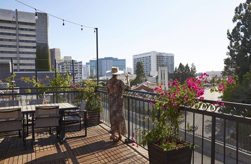 Westwood Apartment | Gorgeous Luxury Fully Furnished One Bedroom Apartment