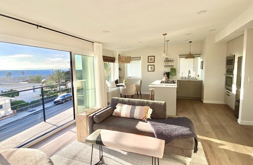 Hermosa Beach House | Gorgeous Ocean View in the Heart of Hermosa Beach - 2 blocks from the beach