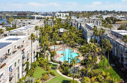 Townsite Condo | Gorgeous Remodel! Ocean Views from Single-level 2 BR Cottage. 1040 Sq Ft