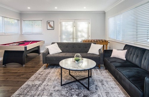 Reseda House | Gorgeous remodeled 5 bdrm house & HUGE yard