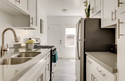 Valley Village Apartment | Gorgeous & Renovated Garden Apartment in Valley Village.
