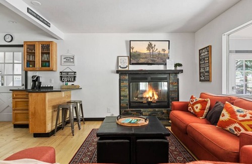 Moonridge Cabin | Gorgeous retreat located in the exclusive Moonridge area