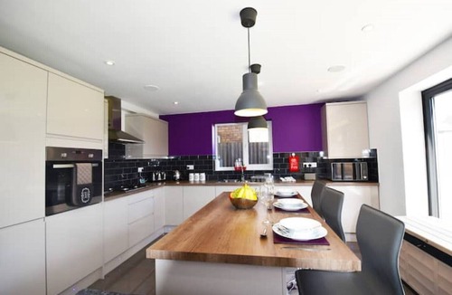 Leicester House | ❤Gorse House❤ modern clean, relaxing with garden.